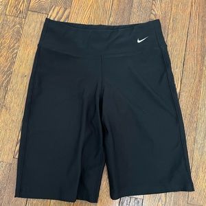 NWOT Nike Women's Mid-Rise 7" Biker Shorts Size XS